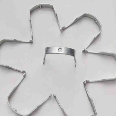 Zacisk przewodu rurowego z metalową powłoką o wysokiej wytrzymałości nie ulega łatwemu uszkodzeniu